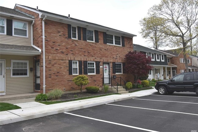 Building Photo - 1157 Village Dr