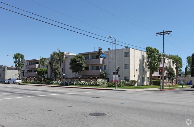 Building Photo - 15050 Burbank
