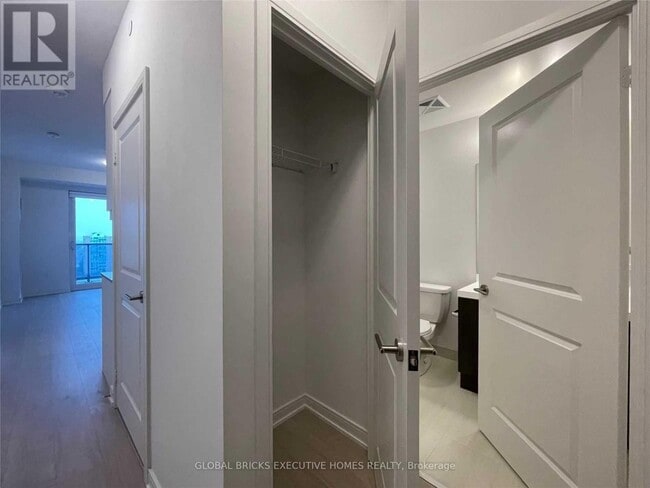 Building Photo - 8 Nahani Way