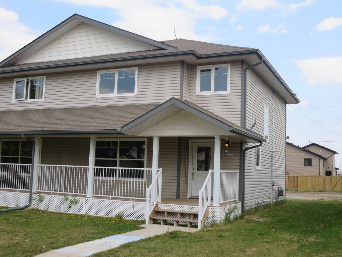 Primary Photo - 5015-5053 53 St