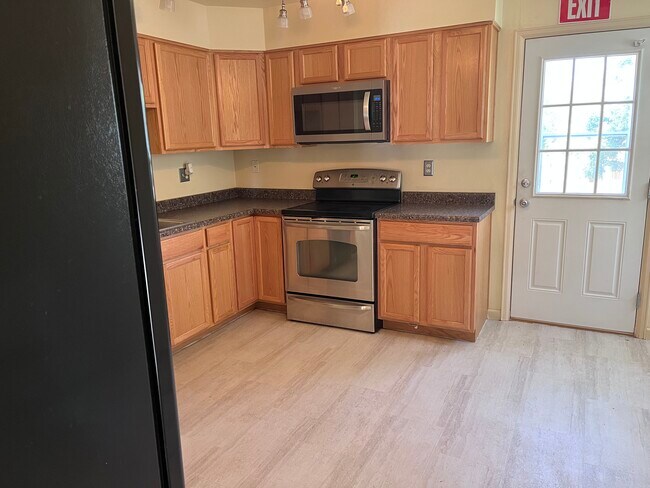 Kitchen - 3970 Lardner Ln
