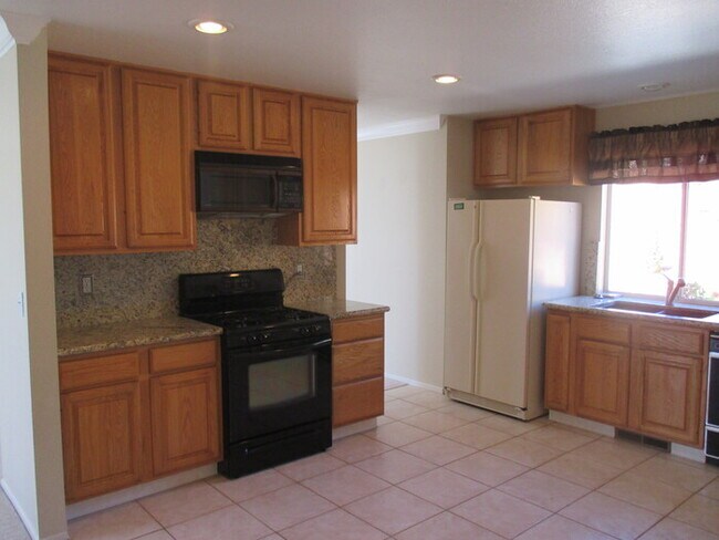 Building Photo - 831 University Ridge Drive