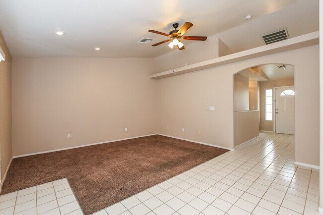 Foto del edificio - 5426 Silent Path Way