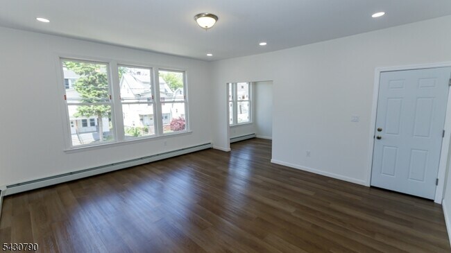 Foto del edificio - 182 Ellery Ave