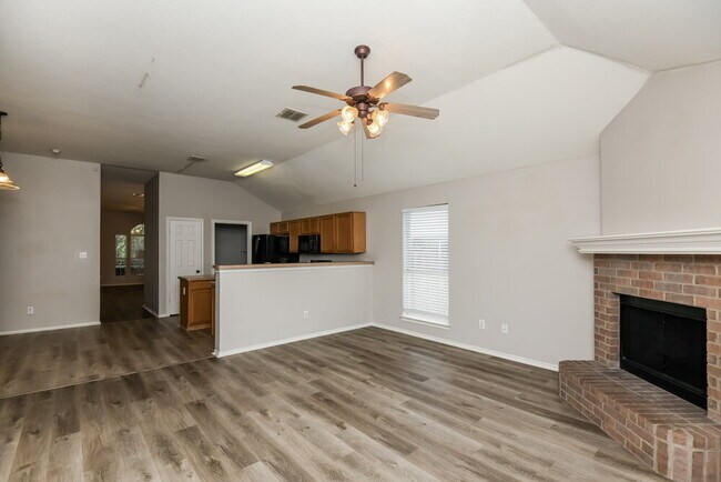 Foto del edificio - 1345 Meadowbrook Ln