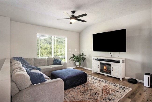 Photo - Turnbridge Split Entry Home!