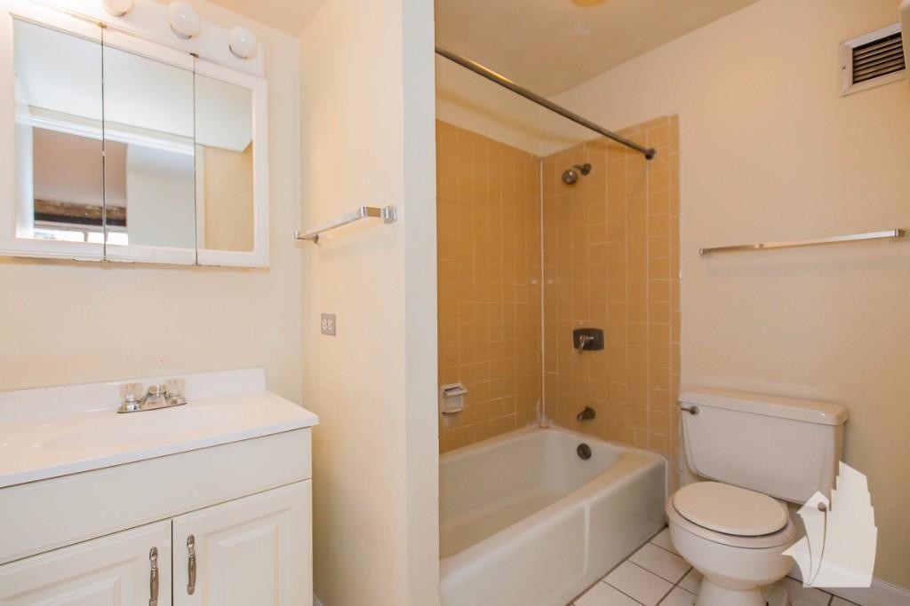 Foto principal - 1 bedroom in Chicago IL 60610