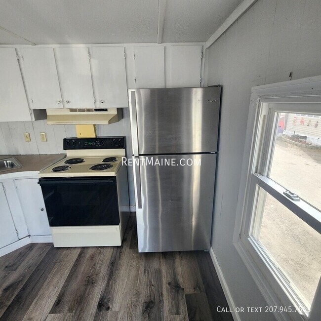 Foto del edificio - 681 Main Rd N