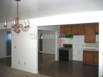 Building Photo - 14621 Sayre St