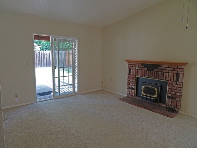 Building Photo - Great house for rent in North Highlands