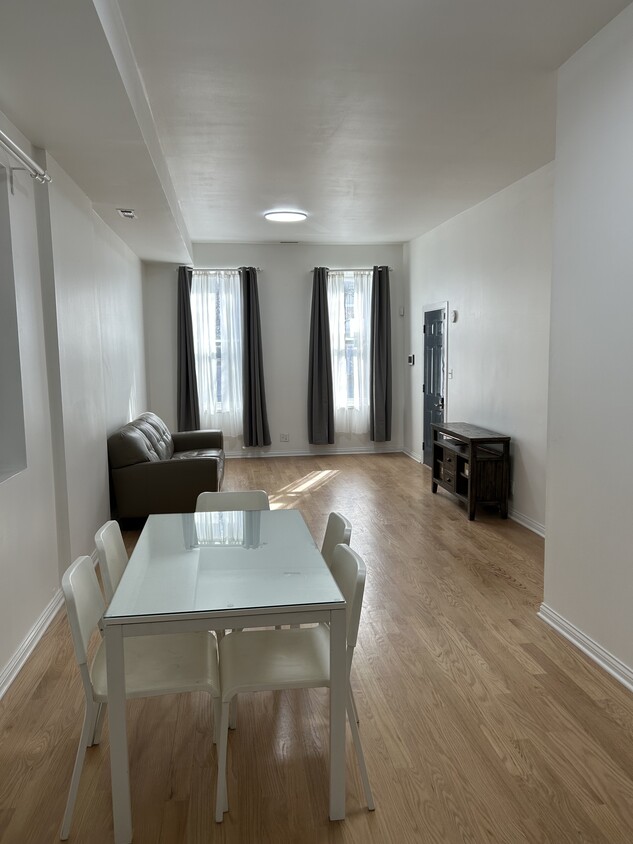 Dining Room - 1318 W Cullerton St