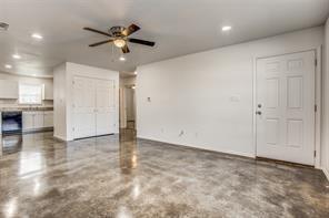 Building Photo - 692 Seven Oaks Rd