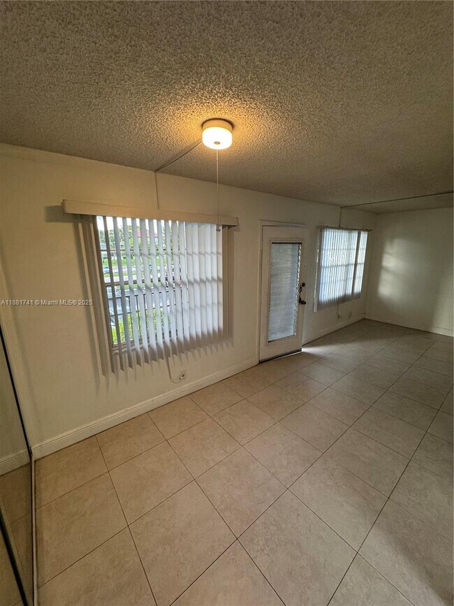 Foto del edificio - 13450 SW 3rd St