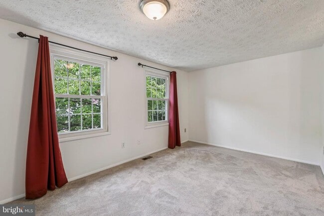 Foto del edificio - 8277 Crestmont Cir