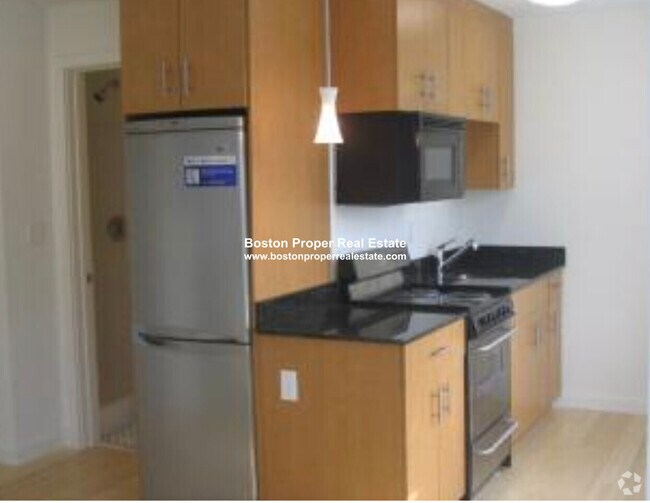 Building Photo - 461 Park Dr