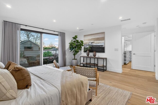 Foto del edificio - 9036 W 24th St