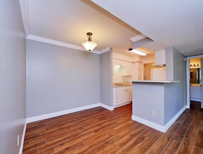 Building Photo - 10200 Belle Rive Blvd