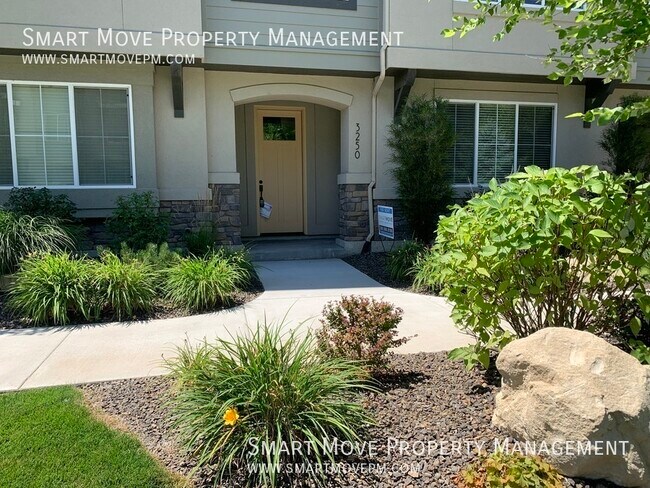 Building Photo - Luxury Townhouse on the Greenbelt, Pool. B...