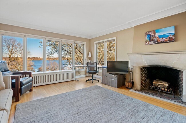Foto del edificio - 4344 W Lake Harriet Pkwy