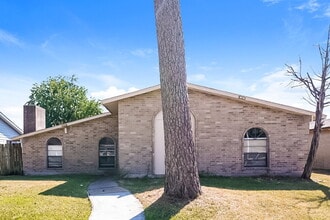 Building Photo - 14606 Leacrest Dr