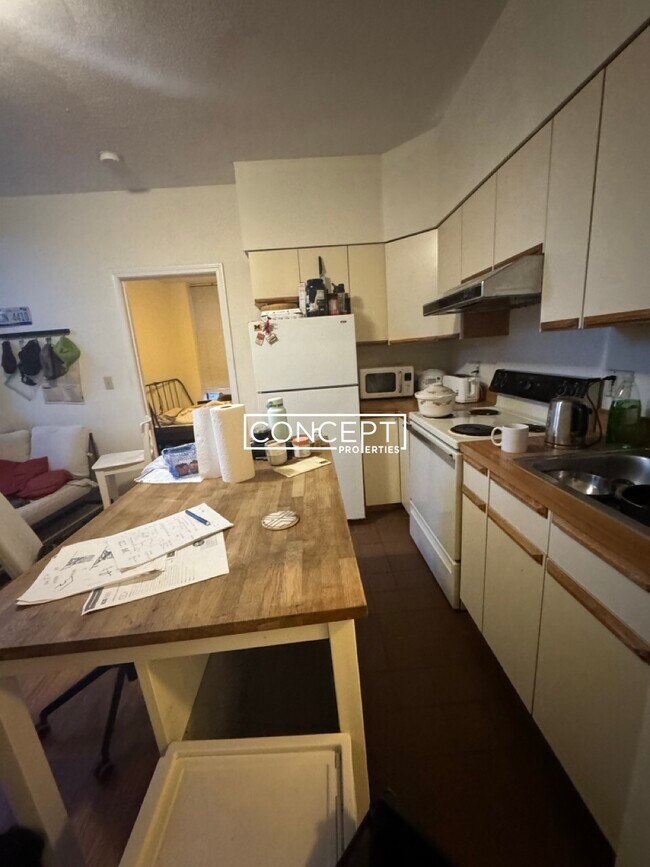 Building Photo - 81 Essex St