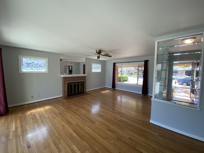 Foto del edificio - 112 Cypress Ave