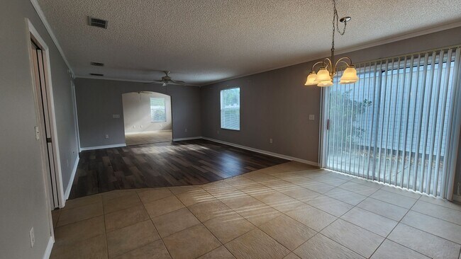Foto del edificio - 2095 Burroughs Rd