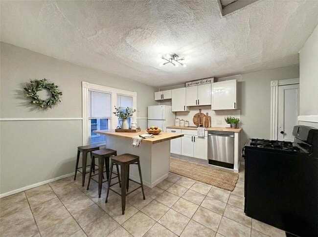 Building Photo - 102 Gregory St