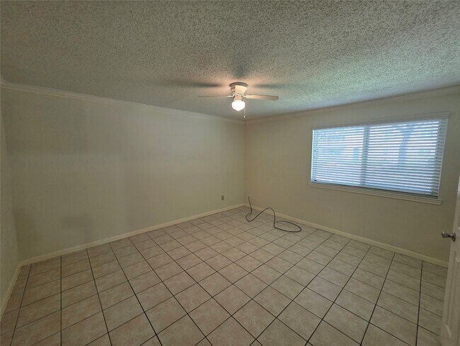 Foto del edificio - 2114 Greenbriar Colony Dr