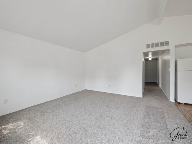 Building Photo - $1450 3 bedroom ranch