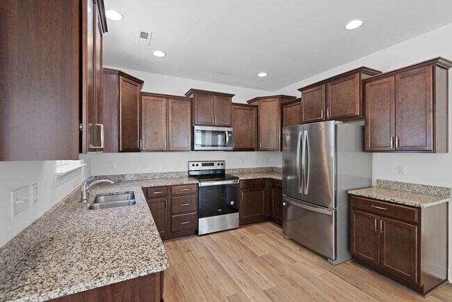 Building Photo - Beautiful 3 bedroom home with fenced yard!