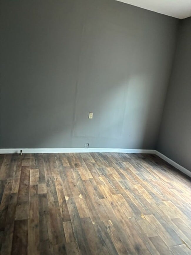 Building Photo - 337 28th St