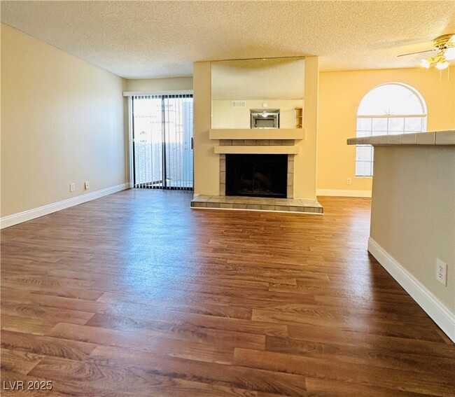 Foto del edificio - 2977 Juniper Hills Blvd