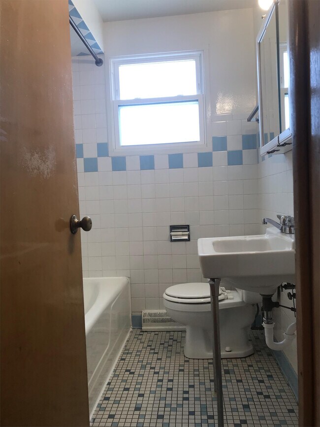 Building Photo - 2843 W 79th St