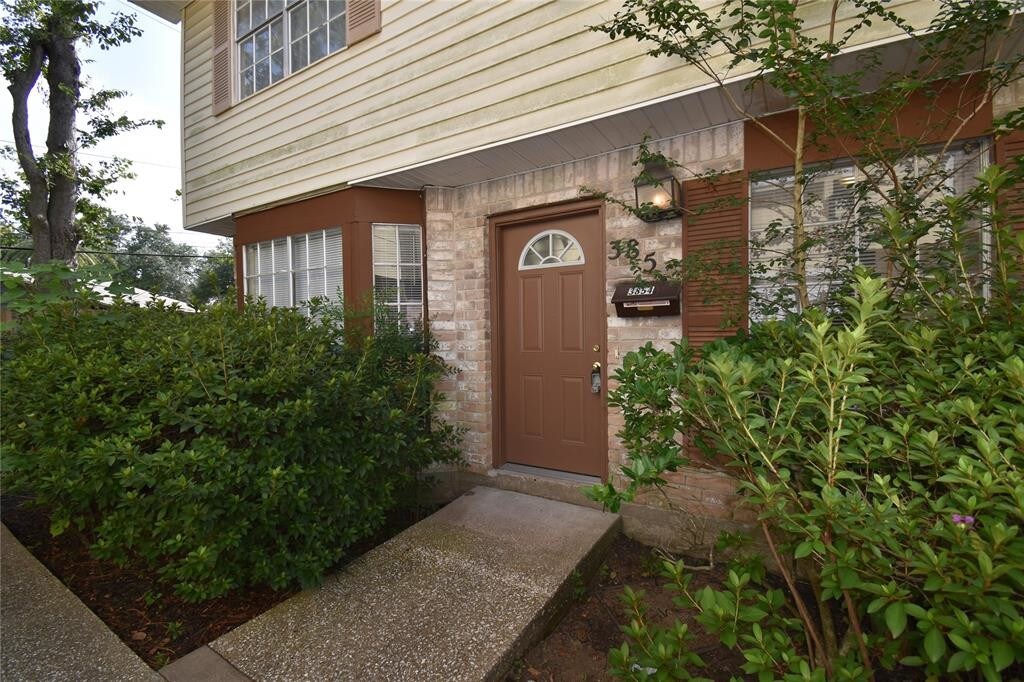 Foto principal - 3854 Willow Springs Ln