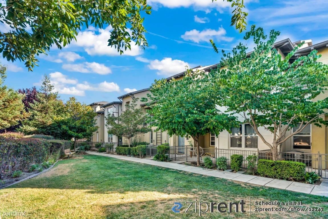 Primary Photo - 3 br, 3 bath Townhome - 2130 Klassen Way, ...