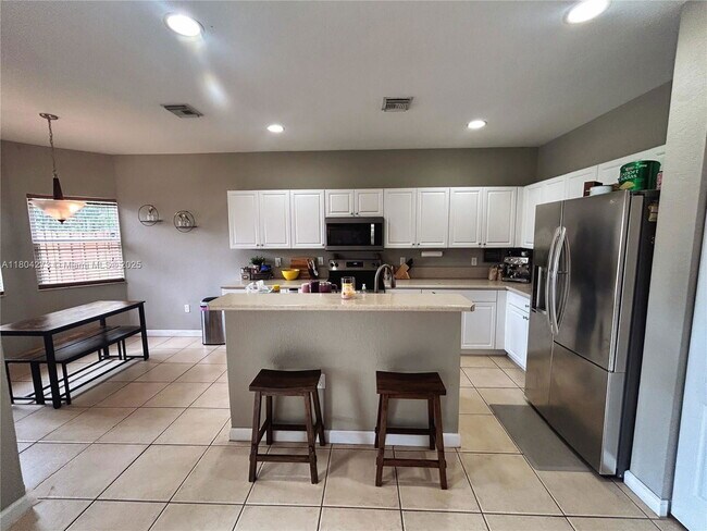 Foto del edificio - 215 NE 32nd Terrace