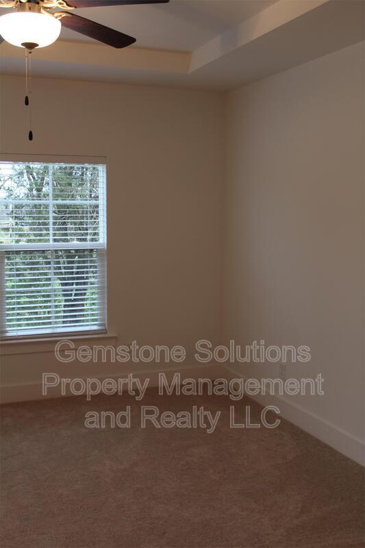 Building Photo - 1023 Honey Bush Cir