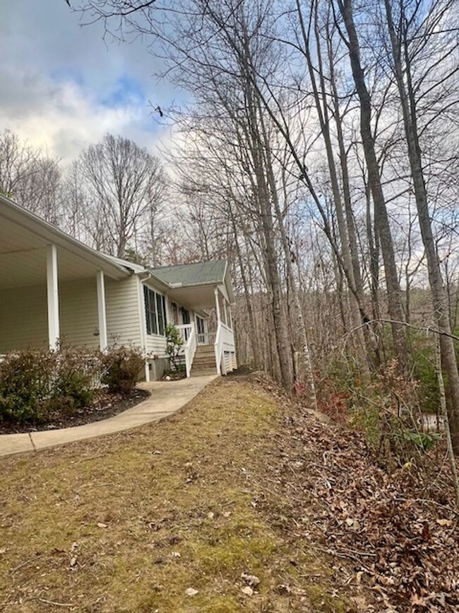 Building Photo - Rocky Creek Cottage