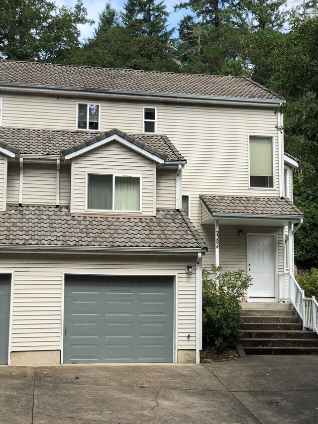 Primary Photo - 2284 NW Hummingbird Dr