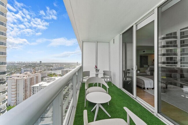 Building Photo - 1830 S Ocean Dr