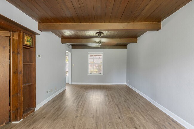 Foto del edificio - 5594 Butternut Ct