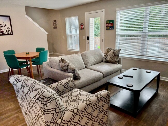 Foto del edificio - 194 Spencer Cir