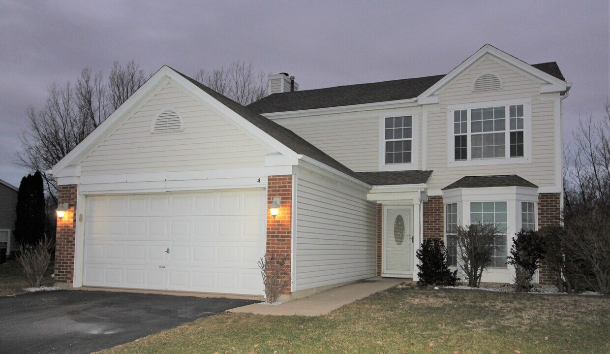 4 Hummingbird Ct, Streamwood, IL 60107 House Rental in Streamwood, IL