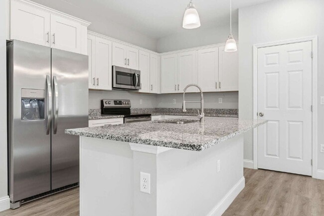 Building Photo - Nearly New 4BR Home Available Now in SW Ocala