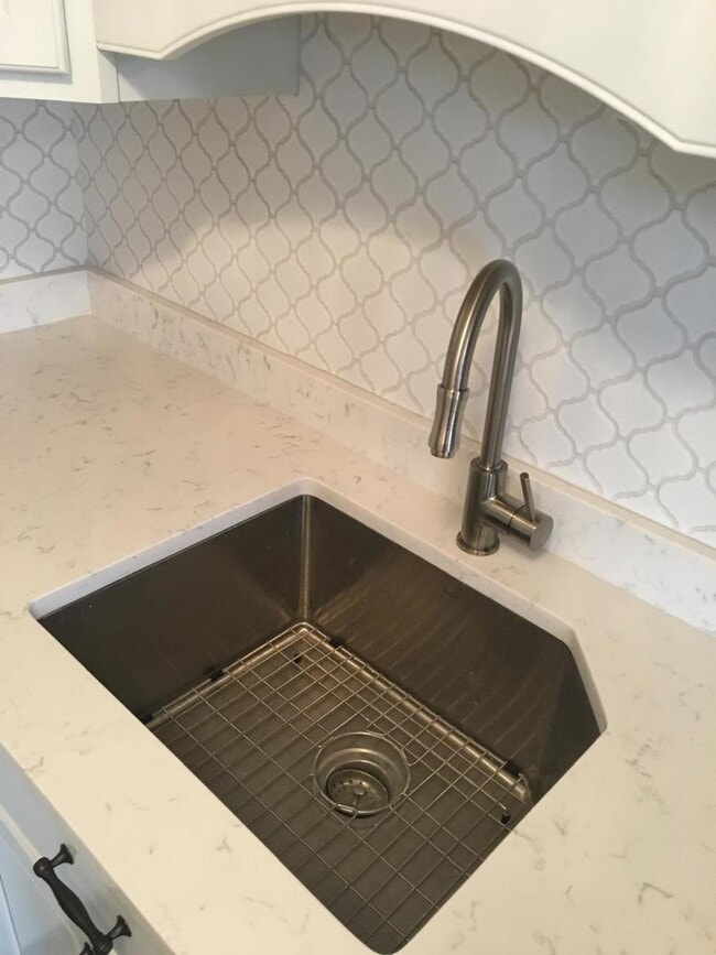 Building Photo - 6161 N Hoyne Ave