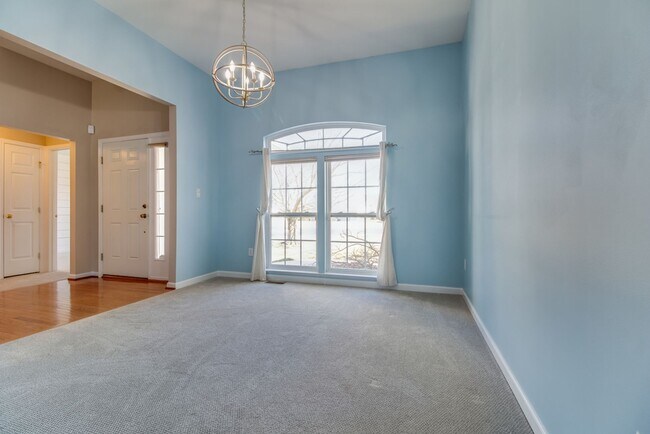 Foto del edificio - Rare Opportunity Available Now! 4-Bedroom ...