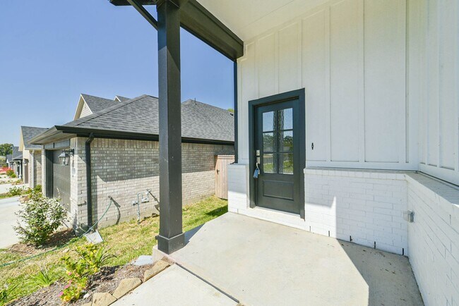 Foto del edificio - OFFERED BY PRECISION REALTY & MANAGEMENT!!!