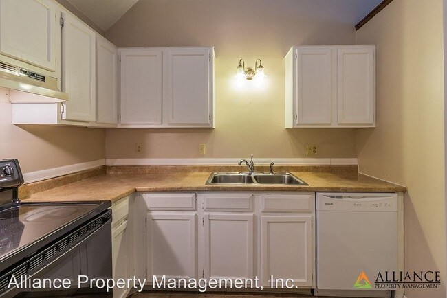 Building Photo - 1609 Green Valley Cir