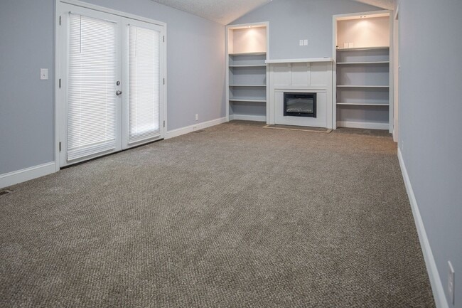Foto del edificio - Sharp 3 bed 2 ba with storage shed